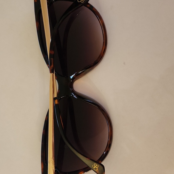 Jessica Simpson Tortoise Shell Sunglasses - Picture 4 of 4